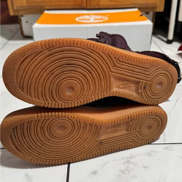 Nike SF Air Force 1 'Deep Burgundy' sneaker. - Picture 5 of 6